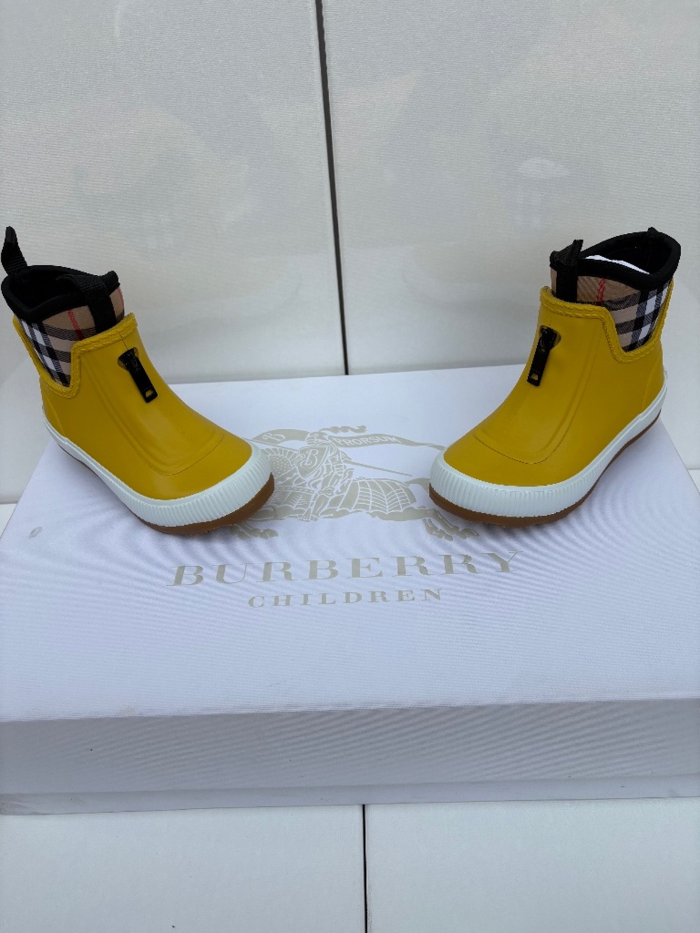Burberry Kids Size 24 Vibrant Lemon Check Rain Boots NWT Unworn